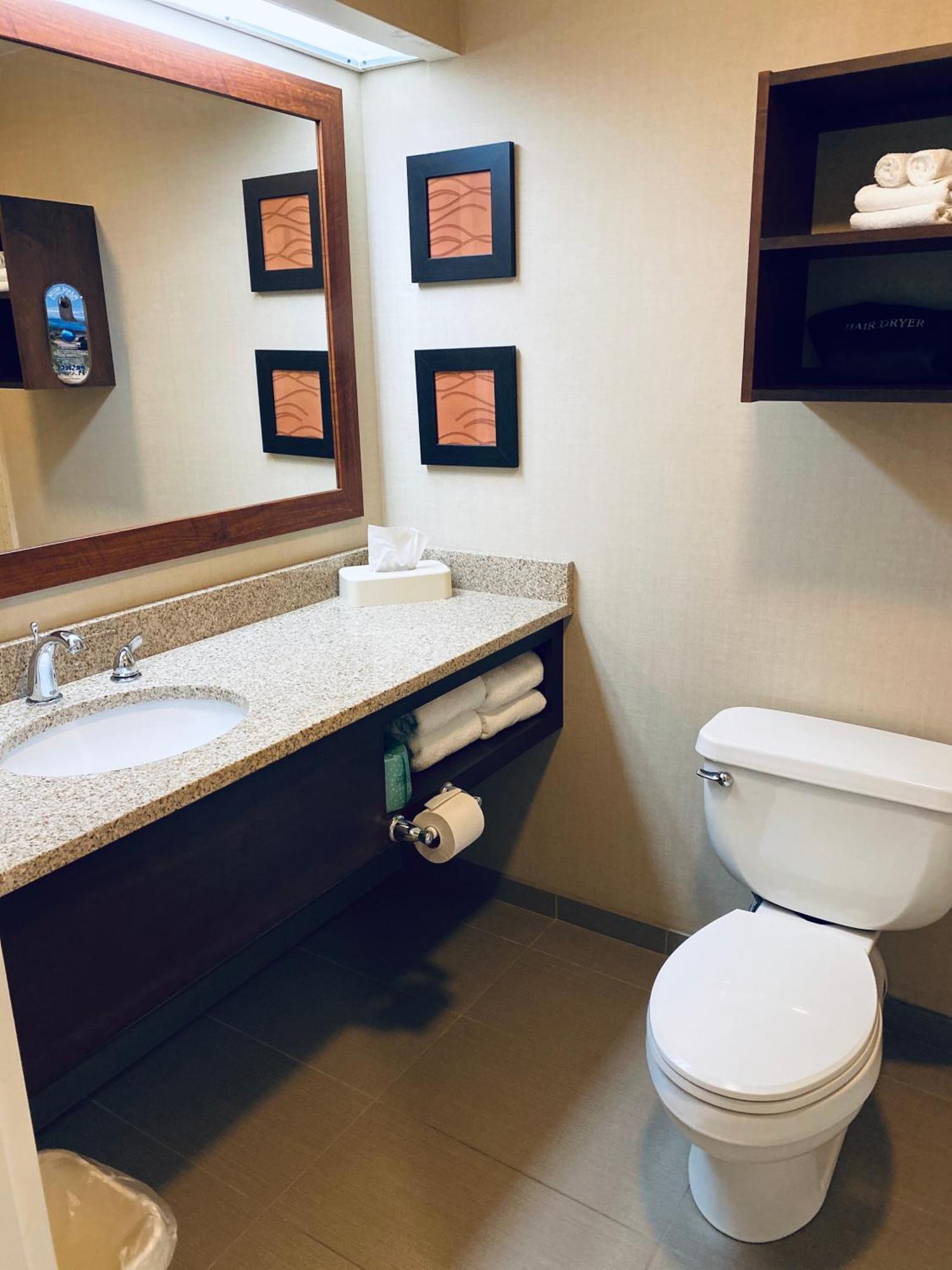 Comfort Inn & Suites Sturbridge-Brimfield Extérieur photo