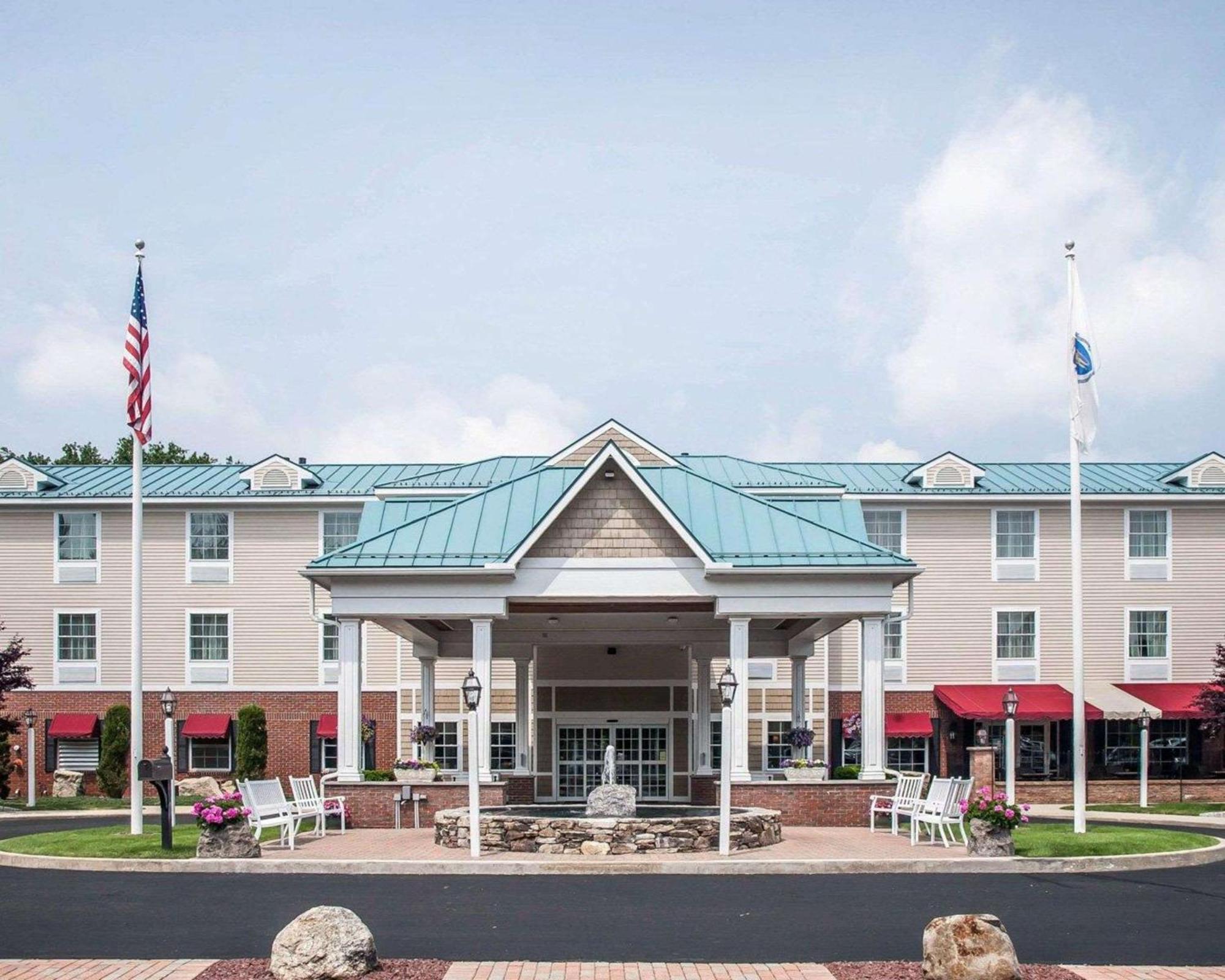 Comfort Inn & Suites Sturbridge-Brimfield Extérieur photo