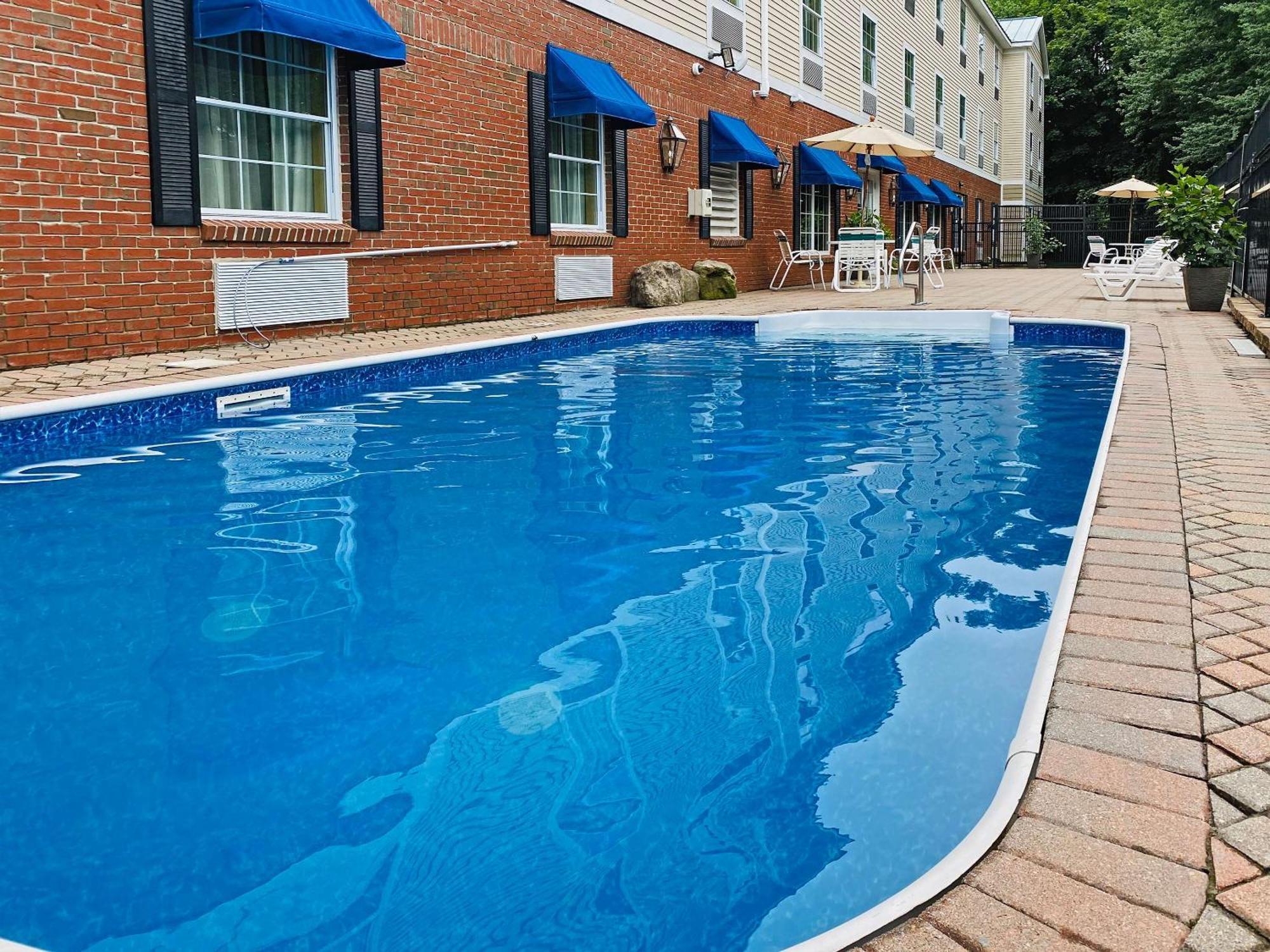 Comfort Inn & Suites Sturbridge-Brimfield Extérieur photo