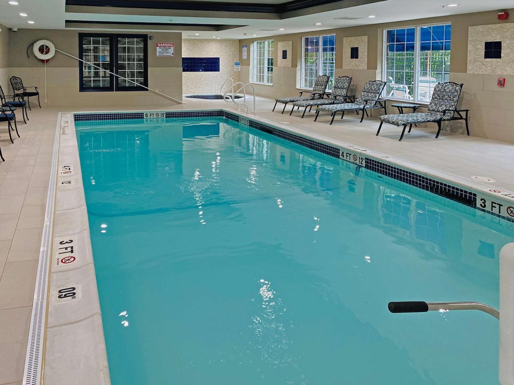 Comfort Inn & Suites Sturbridge-Brimfield Extérieur photo