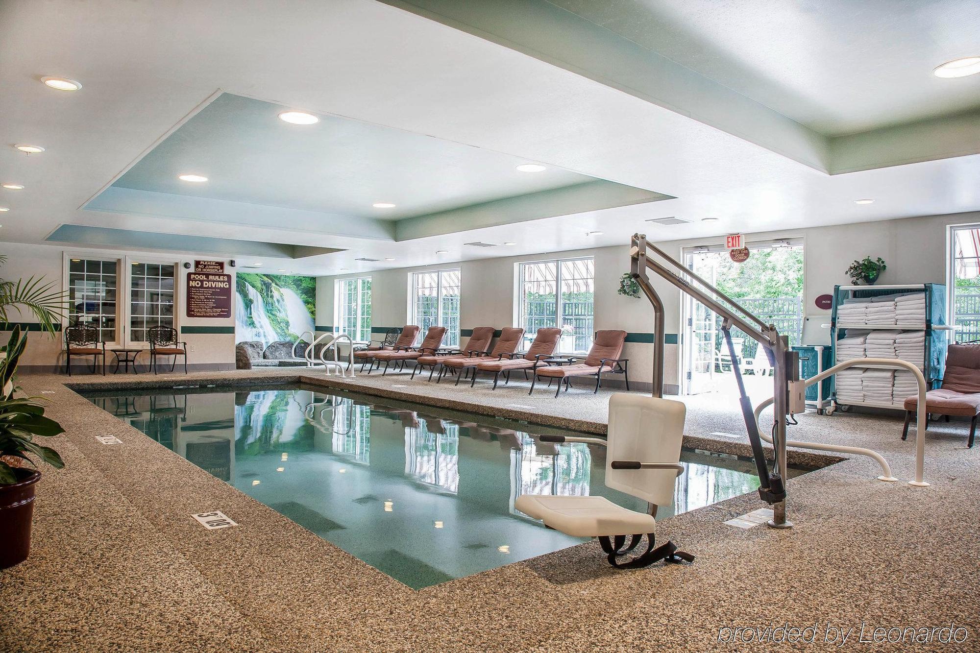 Comfort Inn & Suites Sturbridge-Brimfield Extérieur photo