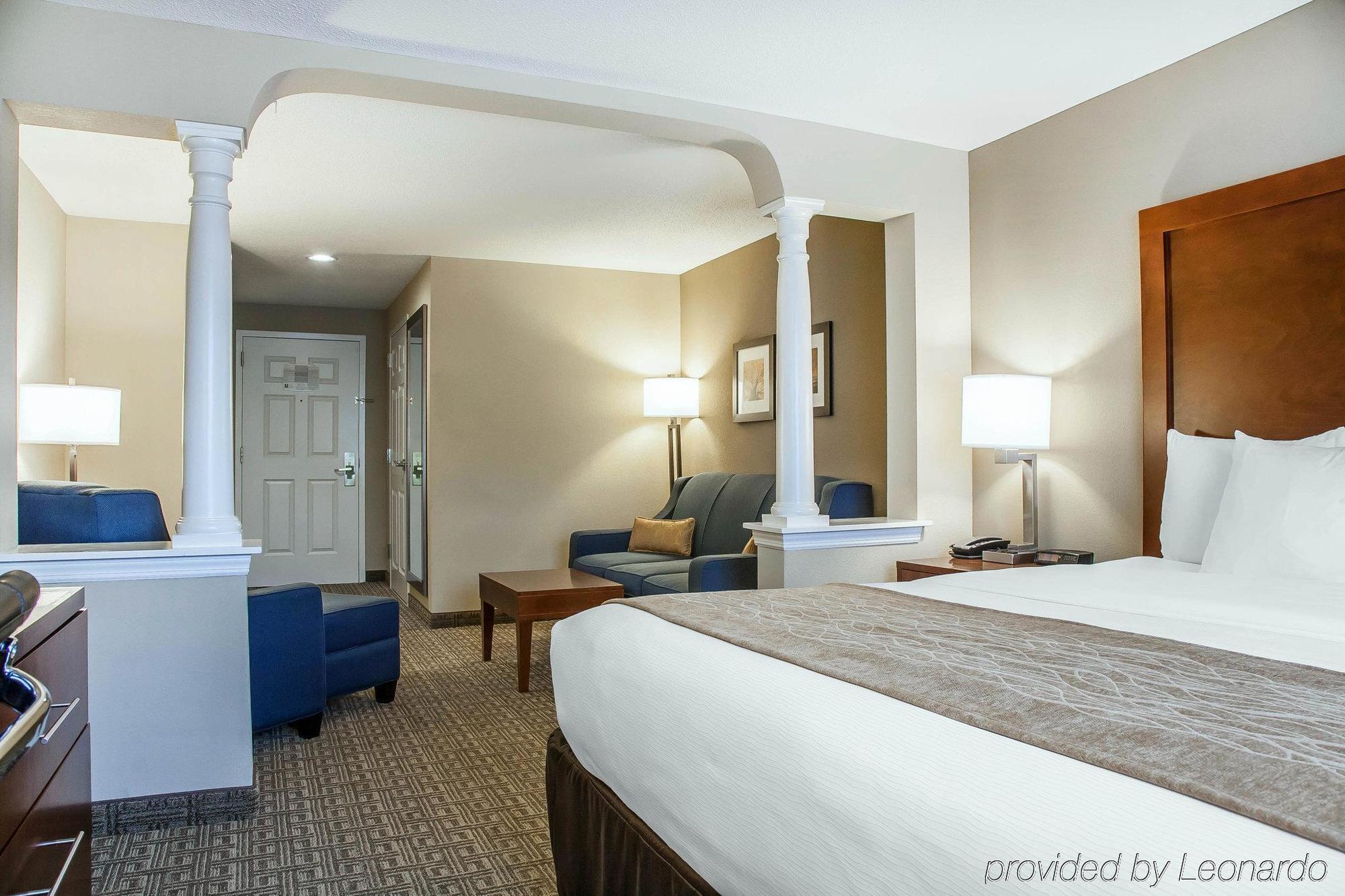 Comfort Inn & Suites Sturbridge-Brimfield Extérieur photo