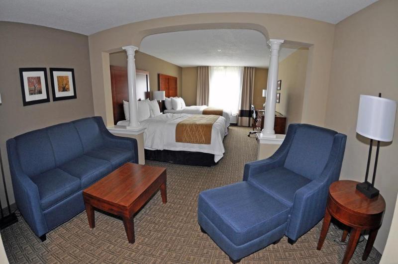 Comfort Inn & Suites Sturbridge-Brimfield Extérieur photo