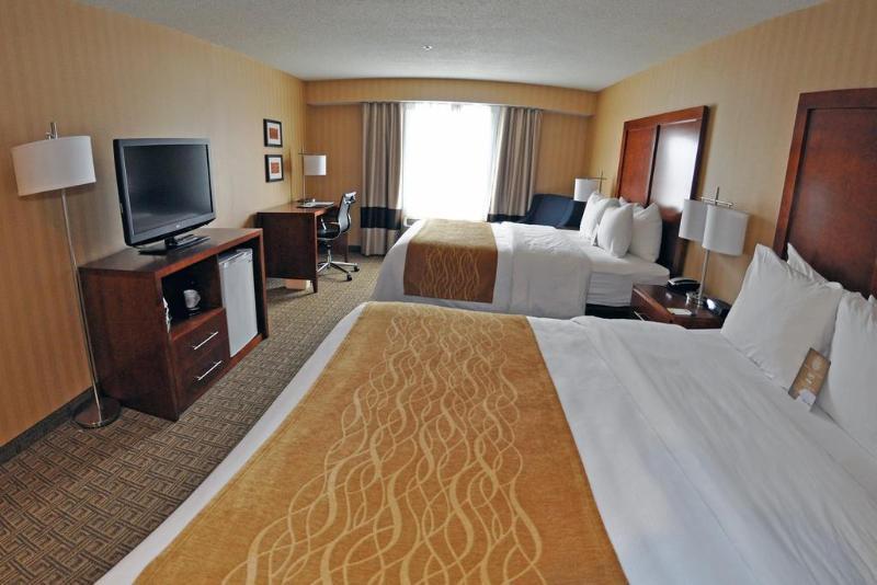 Comfort Inn & Suites Sturbridge-Brimfield Extérieur photo