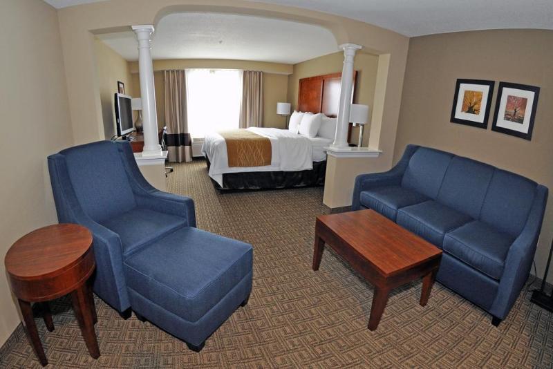 Comfort Inn & Suites Sturbridge-Brimfield Extérieur photo