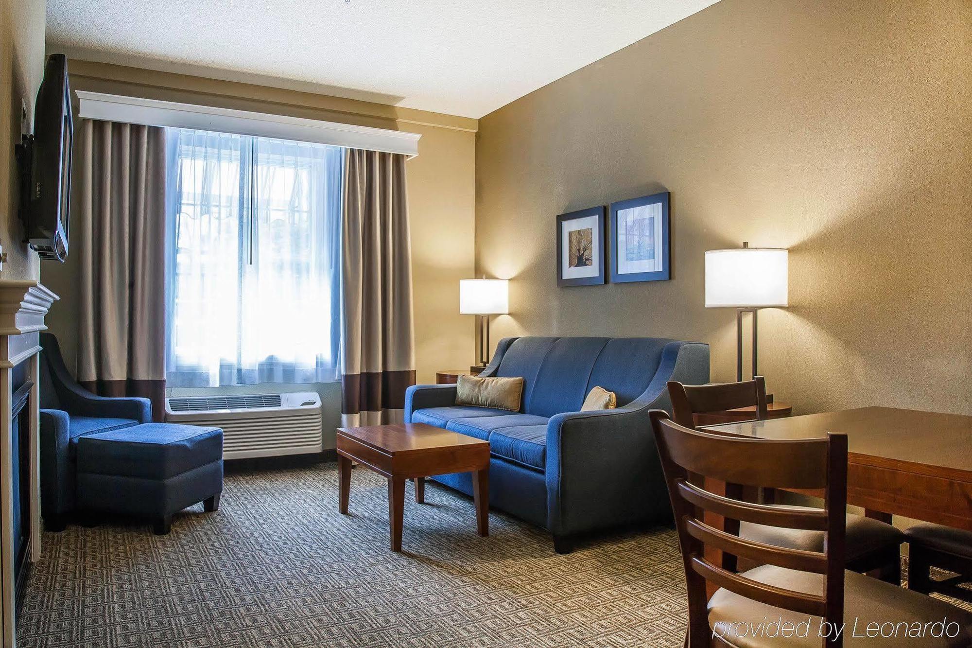 Comfort Inn & Suites Sturbridge-Brimfield Extérieur photo