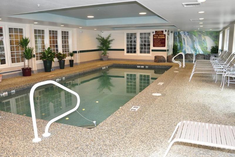 Comfort Inn & Suites Sturbridge-Brimfield Extérieur photo