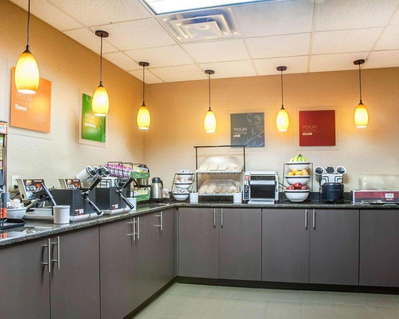 Comfort Inn & Suites Sturbridge-Brimfield Extérieur photo