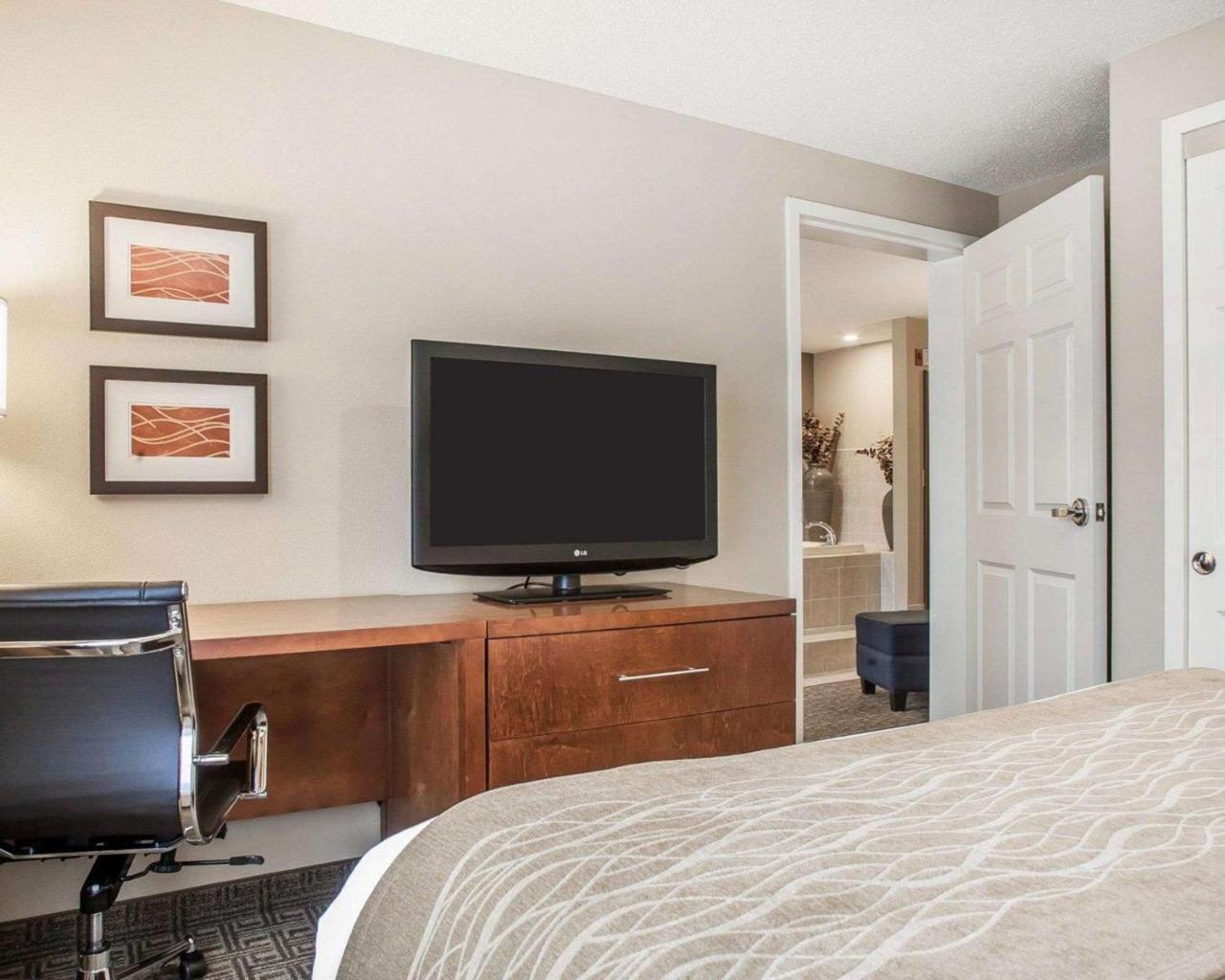 Comfort Inn & Suites Sturbridge-Brimfield Extérieur photo