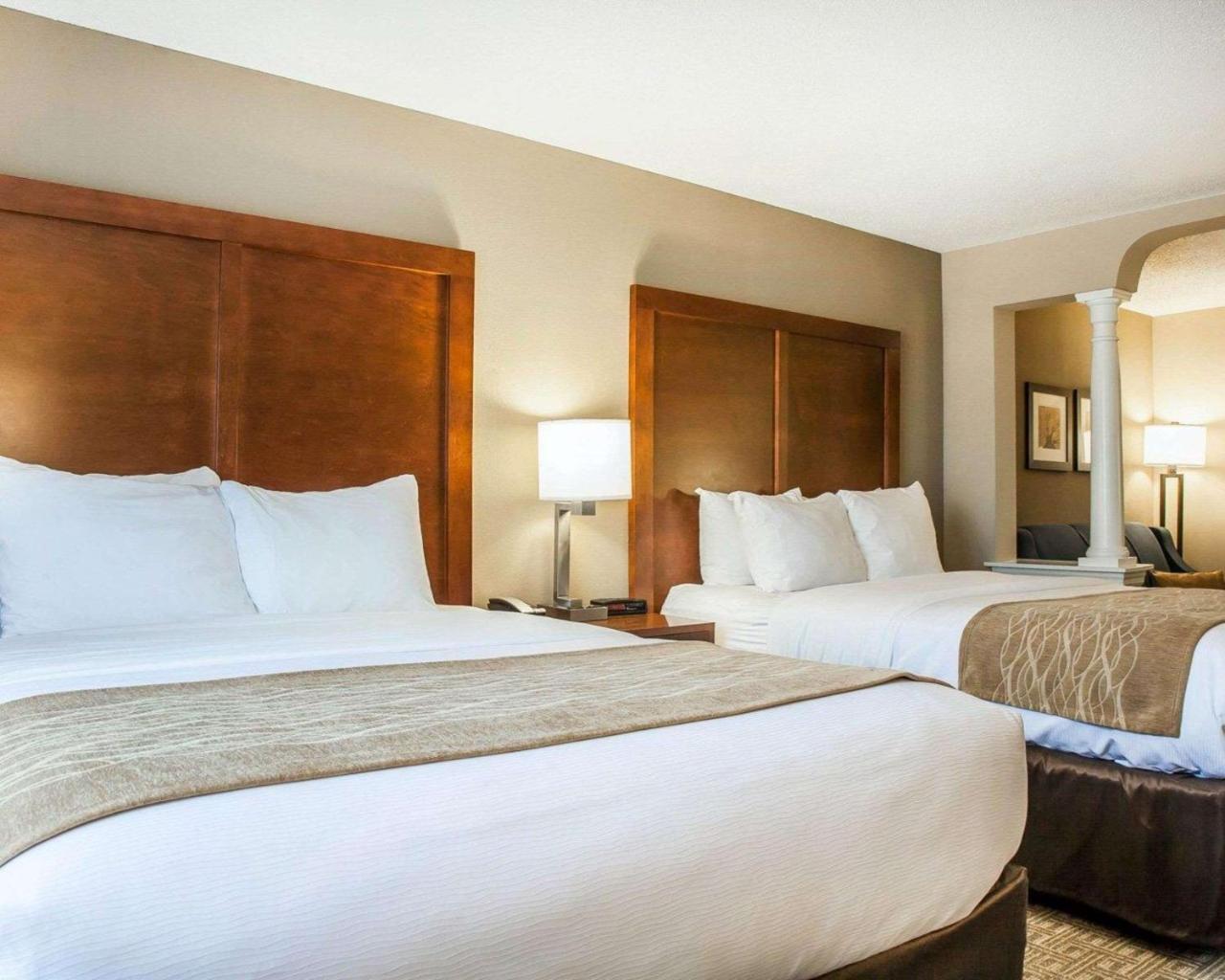 Comfort Inn & Suites Sturbridge-Brimfield Extérieur photo