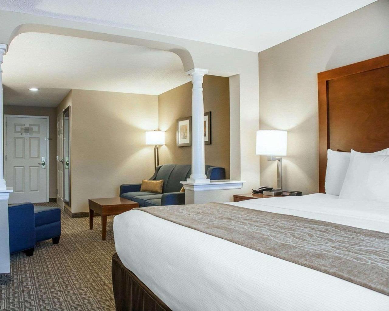 Comfort Inn & Suites Sturbridge-Brimfield Extérieur photo