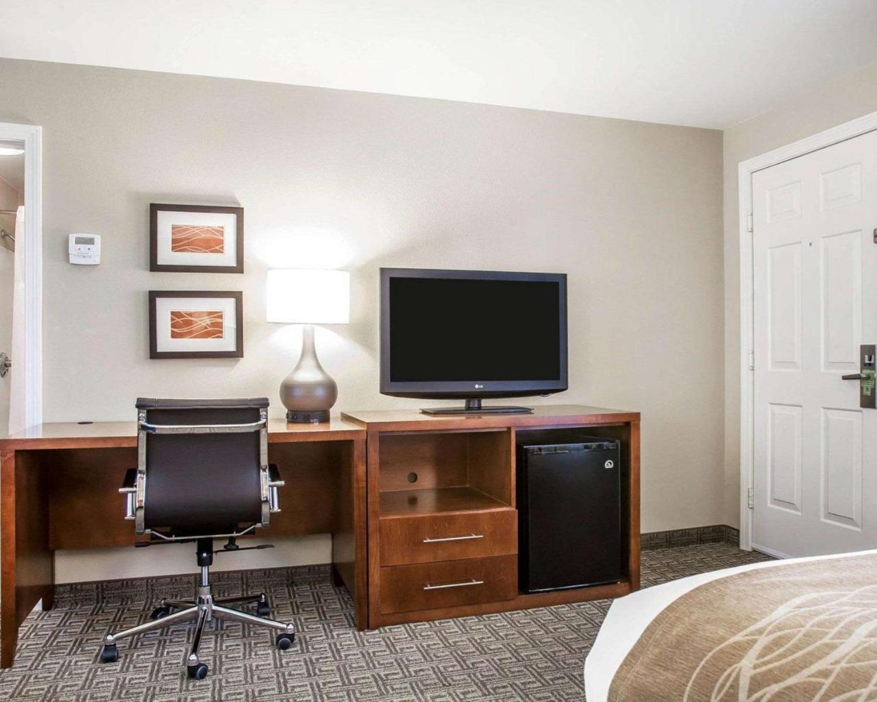 Comfort Inn & Suites Sturbridge-Brimfield Extérieur photo