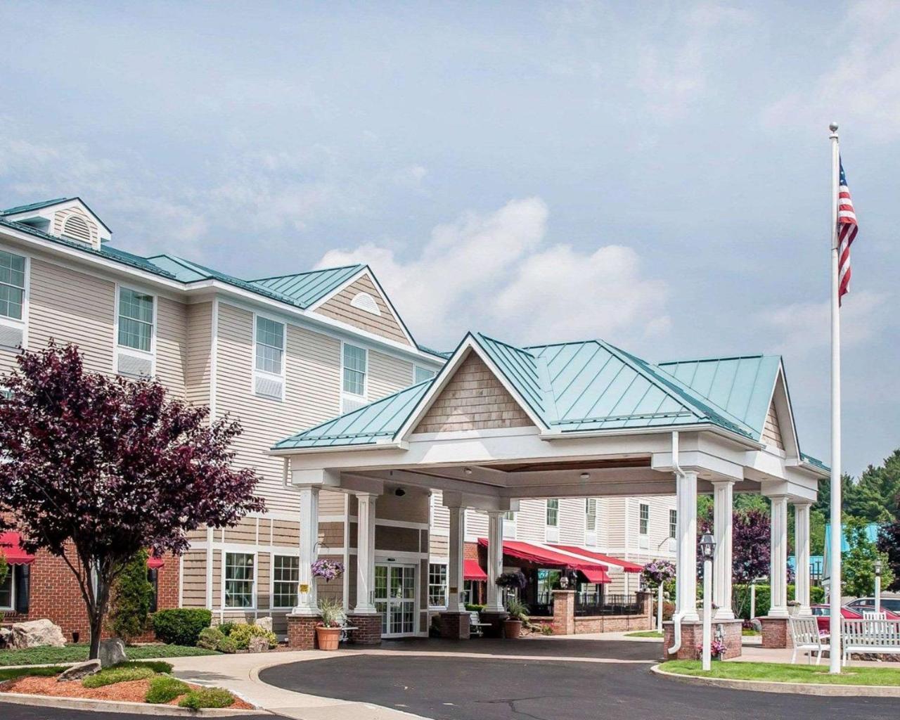 Comfort Inn & Suites Sturbridge-Brimfield Extérieur photo