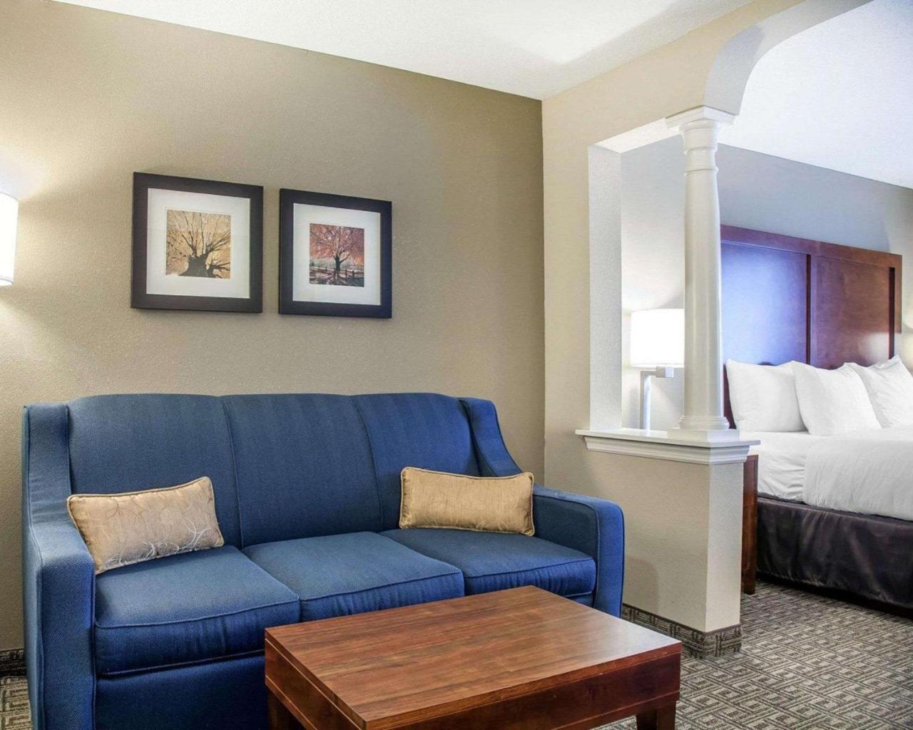 Comfort Inn & Suites Sturbridge-Brimfield Extérieur photo