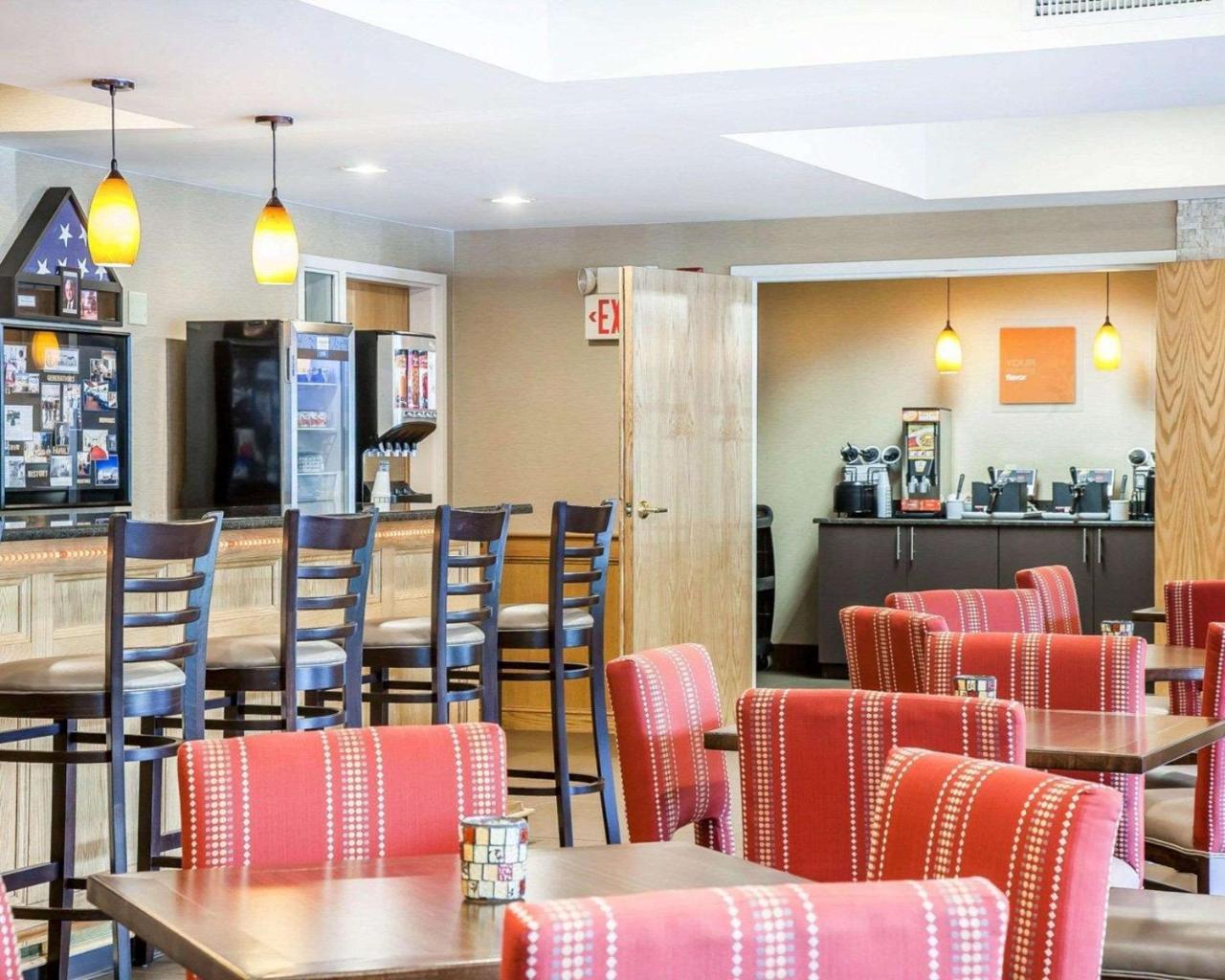 Comfort Inn & Suites Sturbridge-Brimfield Extérieur photo